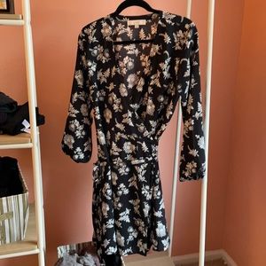 Beautiful wrap dress. Lightweight.